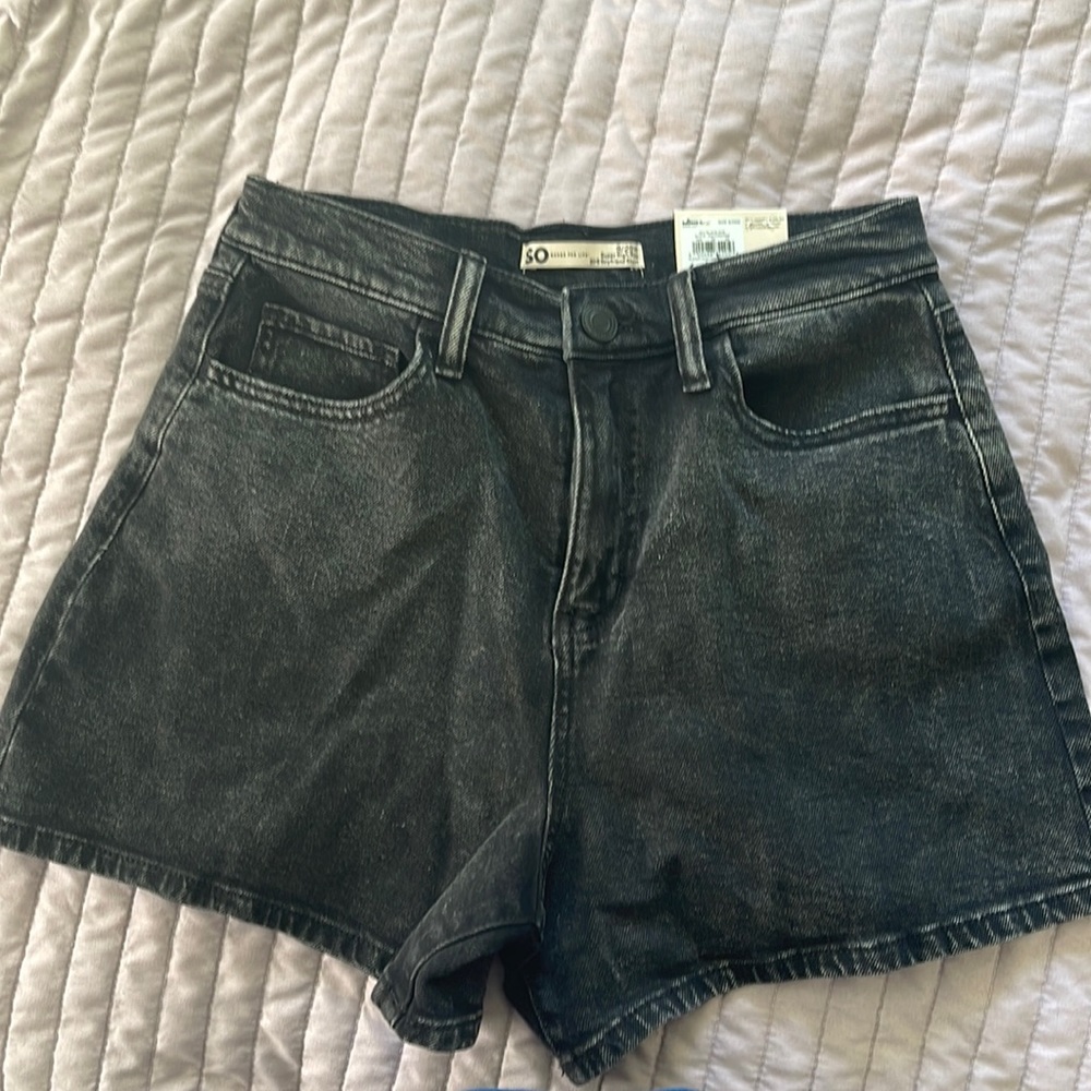 NWT SO Super High Rise 90’s Boyfriend Short - Size 9/29W